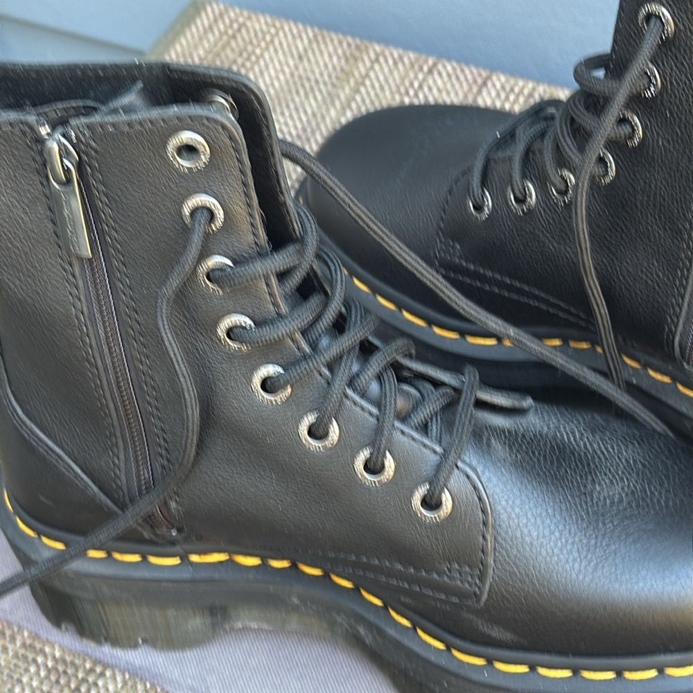NWT Dr. Martens Jadin III Leather Lace Up Boots with air cushioned Blk Size 7 - Picture 9 of 15